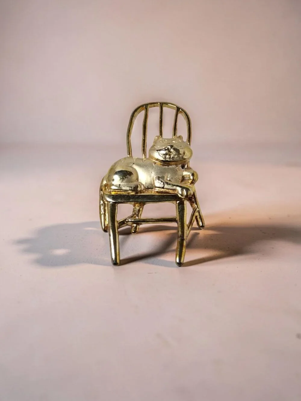 Vintage Signed JJ Jonette Goldtone Happy Smiling Cat In Chair Brooch/Pin